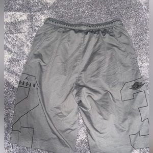 Jordan basketball shorts size youth large